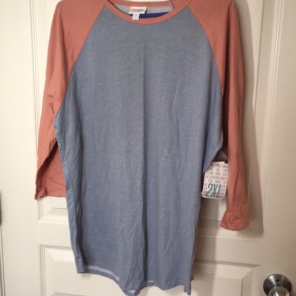 LuLaRoe Tops - NWT LULAROE RANDY MAUVE LAVENDER POLKA DOTS TOP